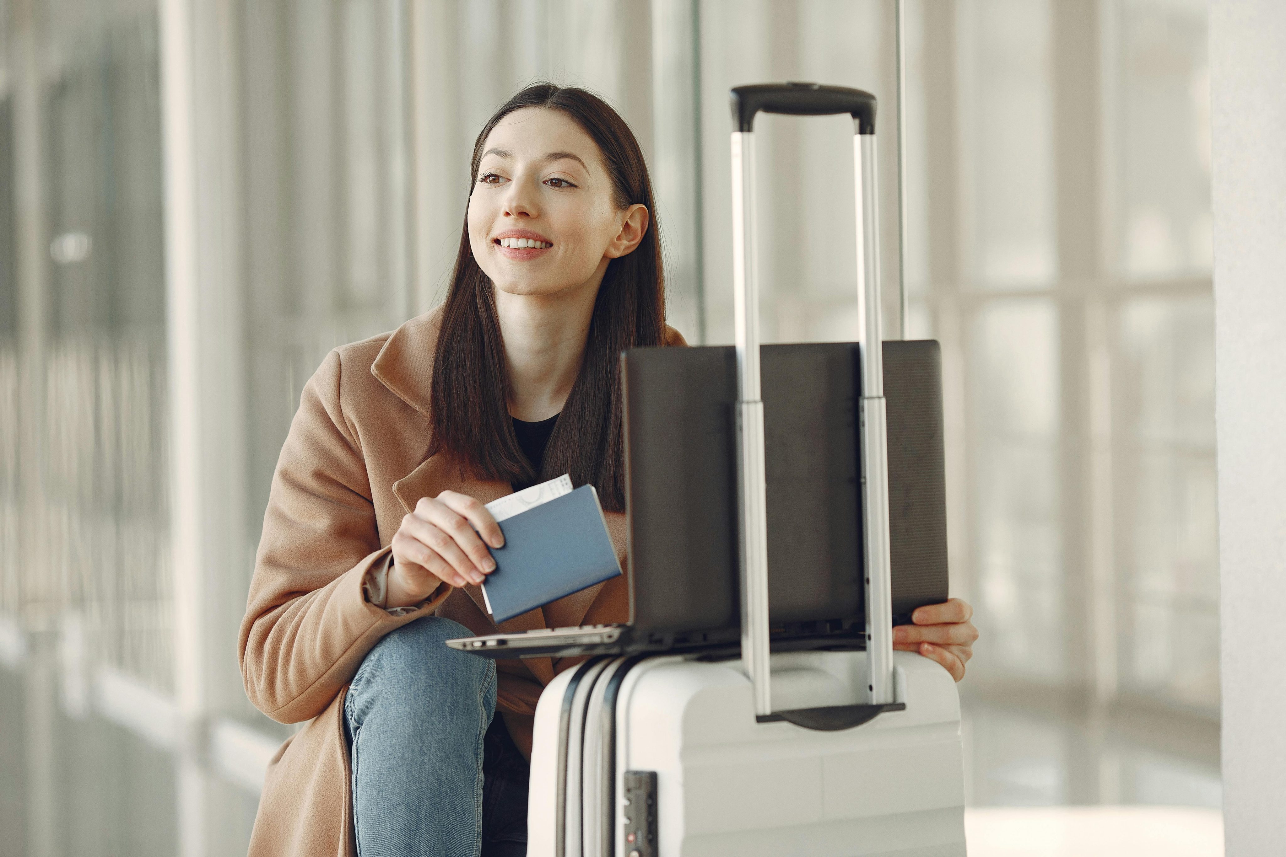 Travel Insurance for Women Travelers: Safety, Health & Smart Planning for Solo and Group Trips